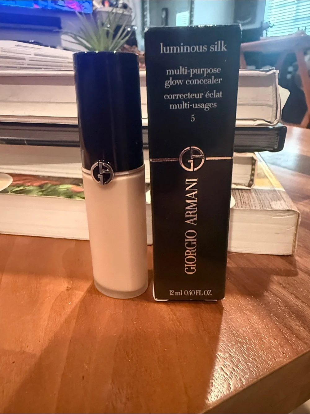 Giorgio Armani Luminous Silk Concealer - Light Cream Shade